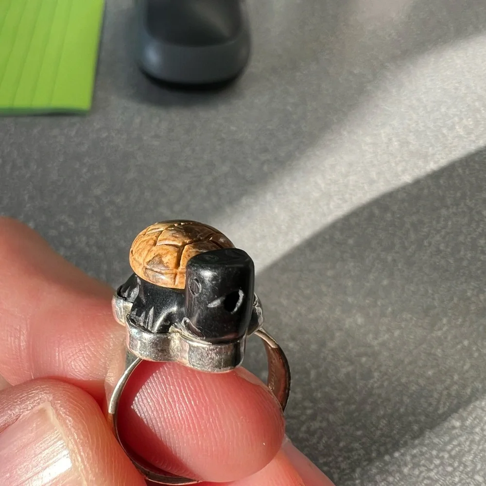 Wood turtle ring with sterling silver band, roughly size 7 3/4 - Picture 4 of 13
